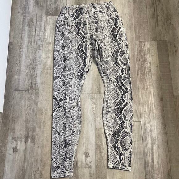 Alo yoga snakeskin legging size large - Picture 9 of 13